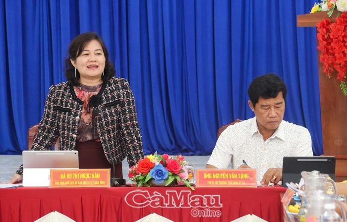 Phó Chủ tịch Uỷ ban MTTQ Việt Nam tỉnh Cà Mau Võ Thị Ngọc Hân phát biểu kết luận buổi giám sát.