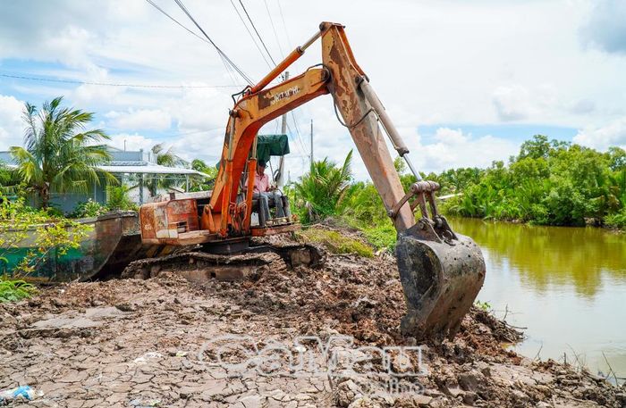 Hoàn thiện nền lộ đất đen là bước quan trọng để từng bước cứng hoá, hoàn chỉnh hệ thống giao thông nông thôn trên địa bàn tỉnh.