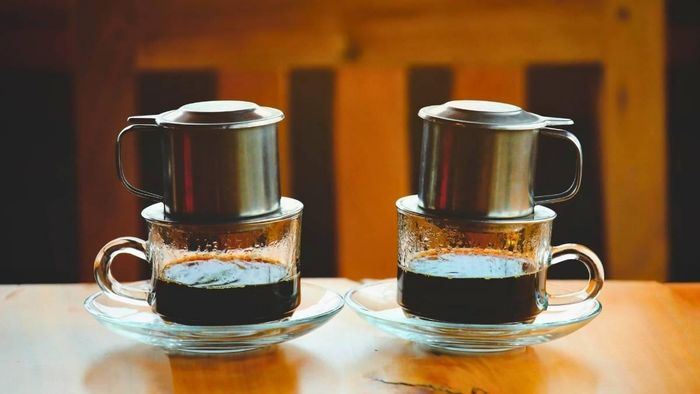Nên nếm thử trước khi cho thêm. Mục đích là làm dịu vị đắng chứ không tạo ra vị mặn, vì vậy không cần sử dụng nhiều. Ảnh minh họa.