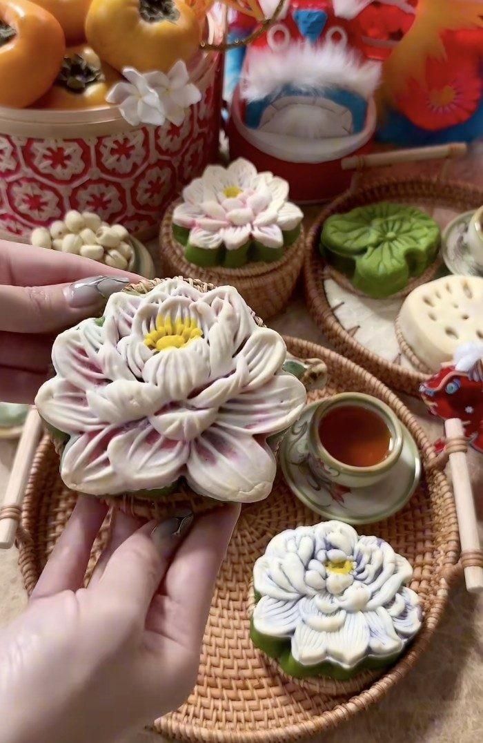 ...cho đến hình hoa sen, ngó sen cầu kỳ.
