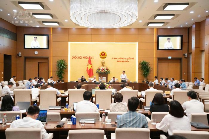 Ủy ban Thường vụ Quốc hội cho ý kiến về dự án Luật An toàn thực phẩm (sửa đổi).