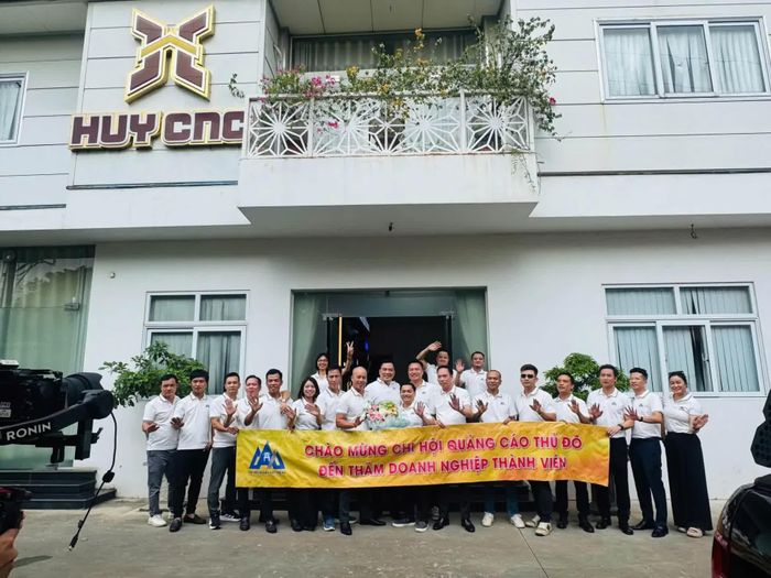 Đoàn CAA tham quan hoạt động sản xuất tại Công ty TNHH Sản xuất Thương mại và Quảng cáo Huy CNC