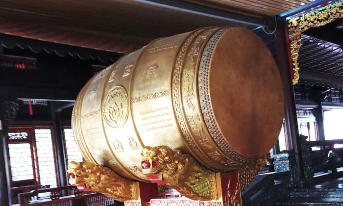 Chiếc trống trị giá 4 tỷ đồng được ông Hiệp nhận làm cho khách ở Đồng Nai.