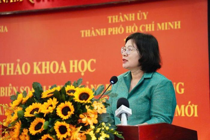 Phó Bí thư Thành ủy TPHCM Văn Thị Bạch Tuyết phát biểu