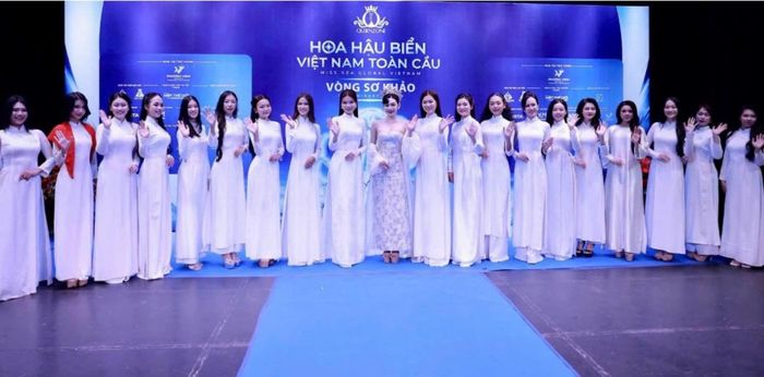 Đương kim Hoa hậu Biển Việt Nam Toàn cầu 2025 Nguyễn Hoài Phương Anh cùng các thí sinh tại vòng sơ khảo phía nam sáng 24/9 ở TPHCM