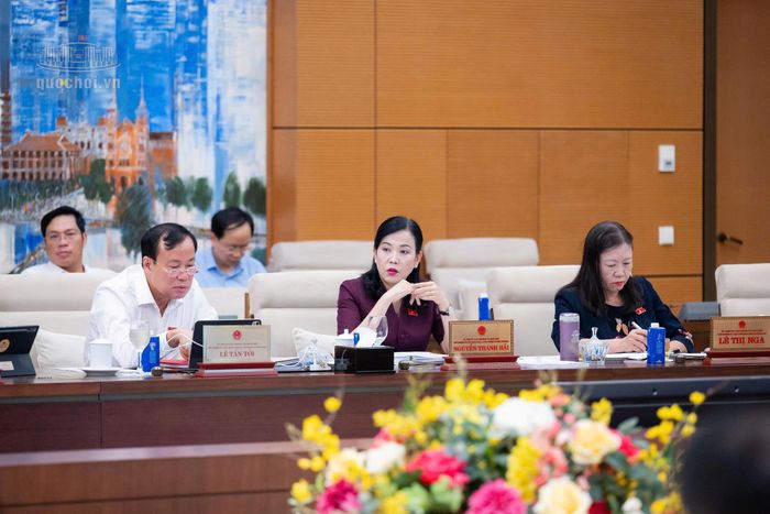 Các đại biểu dự phiên họp.