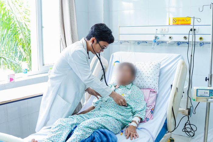 Hai nạn nhân trong vụ thảm án ở Củ Chi đang được điều trị tại Bệnh viện Xuyên Á. (Ảnh: BVCC)
