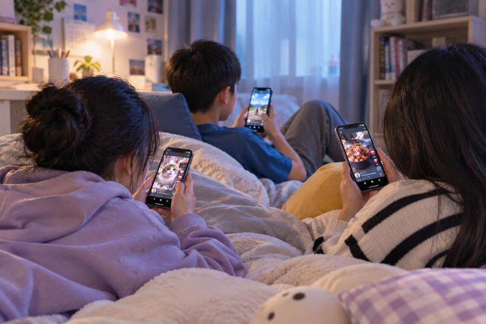 Nhiều trẻ có vấn đề về khả năng tập trung trong bối cảnh sử dụng màn hình quá mức.
