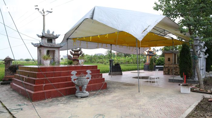 Qua rà soát, đối chiếu hồ sơ lịch sử và thu thập thông tin từ các nhân chứng lão thành, cơ quan chức năng xác định tại khu vực này có một hố chôn tập thể gồm 8 liệt sĩ chưa được quy tập.
