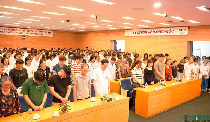 Khi còn công tác, chị được đánh giá là cán bộ gương mẫu, hoàn thành tốt nhiệm vụ được giao, luôn gắn bó với bệnh viện, đồng nghiệp và người bệnh. Sự ra đi đột ngột của nữ cán bộ y tế B.H.A để lại niềm tiếc thương vô hạn cho đồng nghiệp và gia đình, nhưng nghĩa cử cao đẹp của chị đã thắp lên hy vọng sống cho những bệnh nhân khác. (Ảnh: Báo Sức khỏe và đời sống)