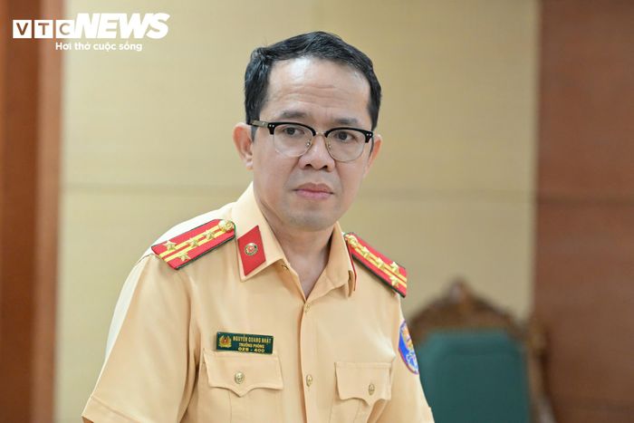 Đại tá Nguyễn Quang Nhật, Trưởng Phòng Hướng dẫn tuyên truyền, điều tra, giải quyết tai nạn giao thông, Cục CSGT thông tin tại hội nghị.