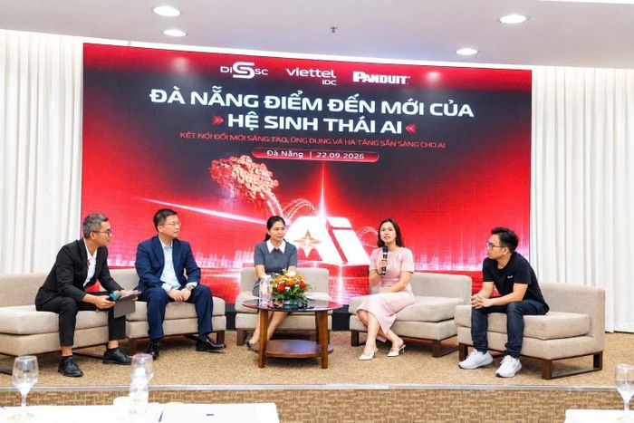 Các diễn giả trao đổi tại phiên tọa đàm về triển khai AI trong thực tế.