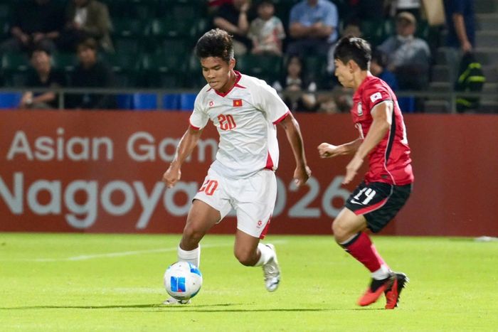 U23 Việt Nam (áo trắng) thua U23 Hàn Quốc 0-4. (Ảnh: VFF)