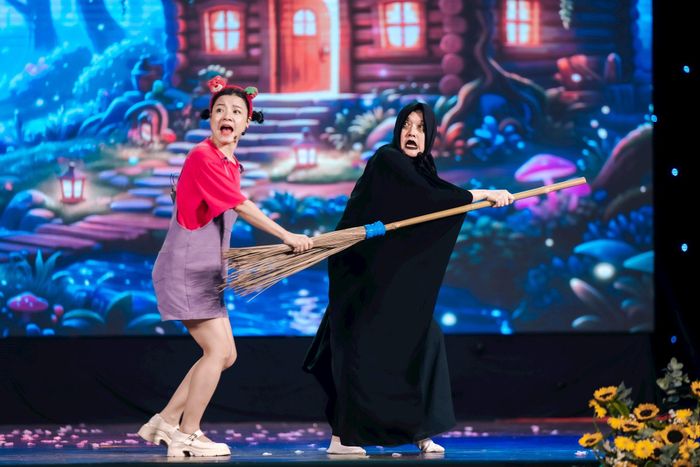 Màn kịch hấp dẫn trong chương trình. Ảnh: Minh Phương