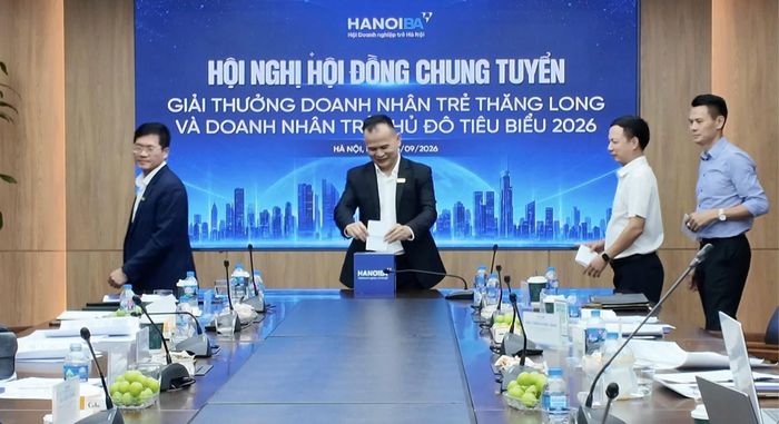 Hội đồng Chung tuyển Giải thưởng Doanh nhân trẻ Thăng Long năm 2026 bỏ phiếu lựa chọn Top10. Ảnh: Tùng Nguyễn