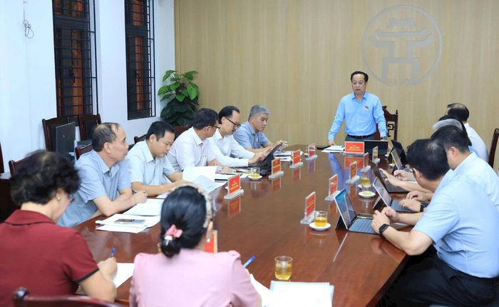 Phó Chủ tịch Thường trực HĐND thành phố Hà Nội Trần Thế Cương chủ trì buổi tiếp công dân. Ảnh: TT