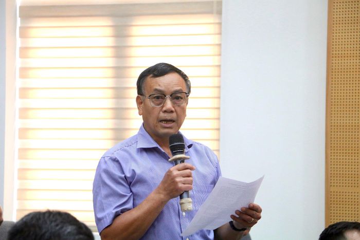 Cử tri nêu kiến nghị tại hội nghị. Ảnh: Phương Ngân