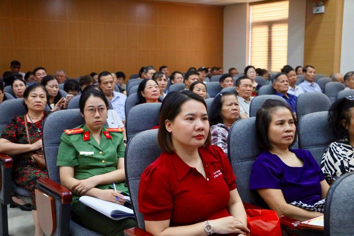 Đoàn đại biểu Quốc hội thành phố sẽ tổng hợp, phân loại đầy đủ các ý kiến của cử tri. Ảnh: Phương Ngân
