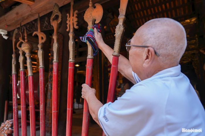 Cụ Tăng cho rằng, cần đẩy mạnh tuyên truyền, xây dựng đội ngũ thuyết minh viên am hiểu di tích, đồng thời nghiên cứu xây dựng bản đồ số 3D, tích hợp mã QR tại các hạng mục để du khách thuận tiện tìm hiểu. Việc kết nối đình với các điểm đến lân cận, phát triển du lịch trải nghiệm cũng là hướng đi để di tích có thêm sức sống trong đời sống hiện đại.