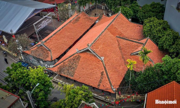 Được xây dựng từ nửa cuối thế kỷ XVII, ngôi đình không chỉ là nơi lưu giữ những giá trị kiến trúc, nghệ thuật đặc sắc mà còn gắn bó mật thiết với đời sống tinh thần của người dân địa phương qua nhiều thế hệ.