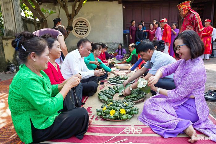 Phần hội có nhiều trò chơi dân gian như cờ người, thả chim bồ câu, bịt mắt đập niêu...tạo nên không khí vui tươi, gắn kết cộng đồng.