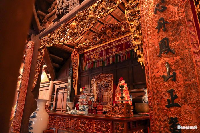 Đình Đại Phùng thờ Đức thánh Tích Lịch Hỏa Quang thượng đẳng thần và tướng quân Vũ Hùng, người có công dẹp giặc dưới thời nhà Trần.