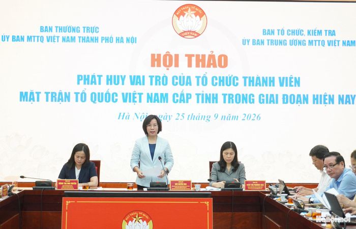 Chủ tịch Ủy ban MTTQ Việt Nam thành phố Hà Nội Bùi Huyền Mai phát biểu tại hội thảo. Ảnh: Lê Dung