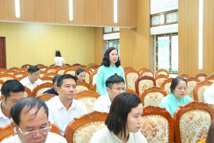 Đại biểu Ngô Thị Thúy Hằng phát biểu tại kỳ họp. Ảnh: Cao Kỳ