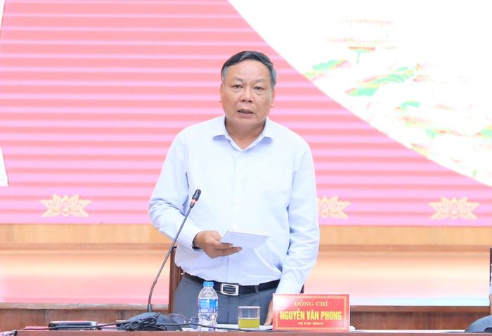Phó Bí thư Thành ủy Hà Nội Nguyễn Văn Phong phát biểu tại hội nghị. Ảnh: Quang Thái