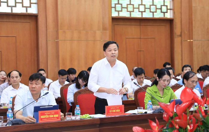 Bí thư Đảng ủy xã Hồng Sơn Lê Chí Hòa báo cáo tại hội nghị. Ảnh: Quang Thái