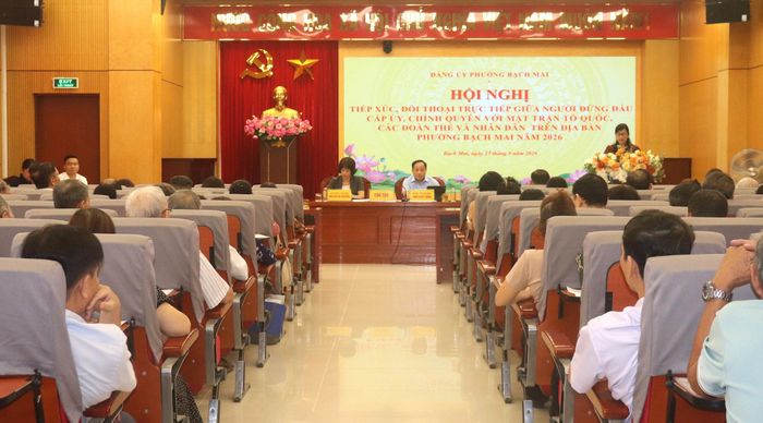 Quang cảnh Hội nghị đối thoại do Đảng ủy phường Bạch Mai tổ chức. Ảnh: Linh Chi