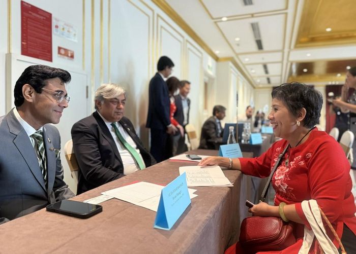Ông Muhammad Hasnain Malik, Giám đốc thương hiệu của Hãng hàng không quốc tế Pakistan (PIA) (ngoài cùng bên trái). Ảnh: Kiều Thoan Thu