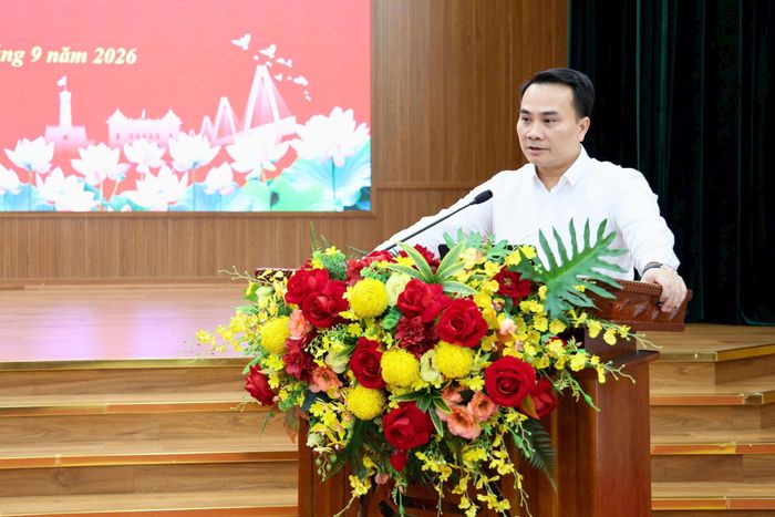Bí thư Đảng ủy xã Tiến Thắng Vũ Duy Hùng phát biểu tại hội nghị. Ảnh PV