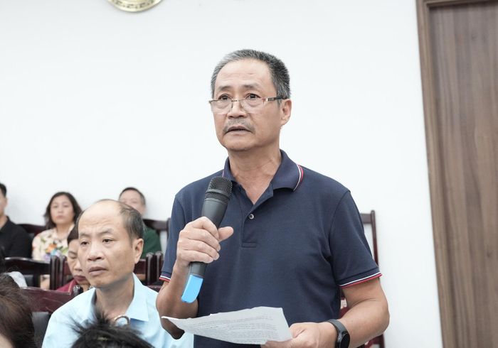 Ông Hoàng Hữu Lâm, Trưởng ban Công tác Mặt trận số 12 đề xuất phát huy vai trò của đoàn viên, thanh niên trong hỗ trợ người dân tiếp cận công nghệ. Ảnh: Hồng Thái