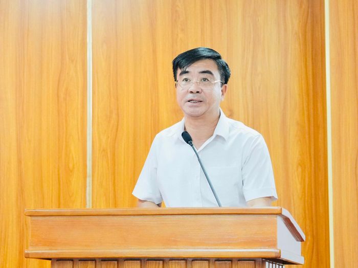 Bí thư Đảng ủy, Chủ tịch HĐND phường Khương Đình Võ Đăng Dũng phát biểu tại hội nghị. Ảnh: Hồng Thái