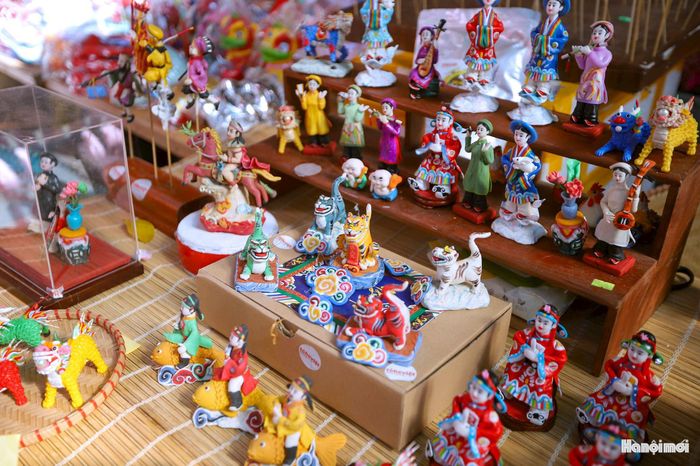 Các con giống bột Hà thành được làm bằng bột hoành tinh trộn bột nếp, sau này bột hoành tinh được thay bằng bột năng. Các sản phẩm ngày nay cũng được quang dầu và là một món đồ chơi, không còn ăn được như trước đây.