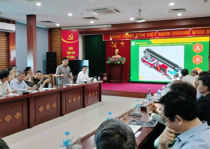 Đại diện Công ty Hiệp Hòa phát biểu tại phiên đặt hàng. Ảnh: PV