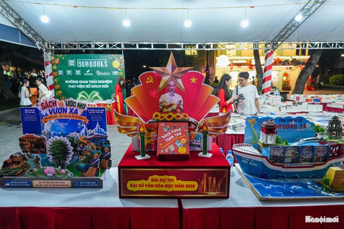 Những cuốn truyện, sách khám phá, kiến thức đời sống... được sắp xếp trong không gian đọc sách lưu động, tạo cảm giác thân thiện, giúp các em dễ dàng lựa chọn những cuốn sách mình yêu thích.