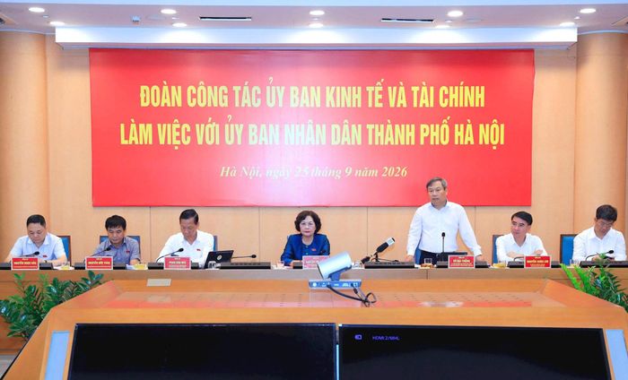 Chủ tịch UBND thành phố Vũ Đại Thắng phát biểu tại buổi làm việc. Ảnh: Viết Thành