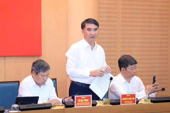 Phó Chủ tịch UBND thành phố Nguyễn Xuân Lưu báo cáo tại buổi làm việc. Ảnh: Viết Thành