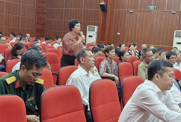 Các đại biểu nêu ý kiến, kiến nghị. Ảnh: PV