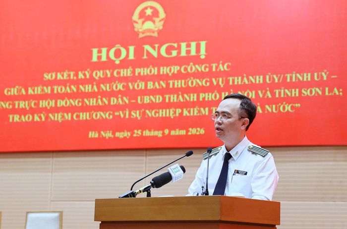 Kiểm toán trưởng Kiểm toán Nhà nước khu vực I Nguyễn Hữu Phúc báo cáo tại hội nghị. Ảnh: Viết Thành