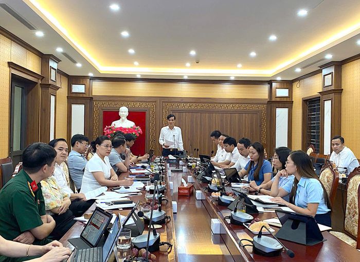 UBND xã Thiên Lộc họp rà soát tiến độ chuẩn bị các hoạt động chiều 25-9. Ảnh: PV