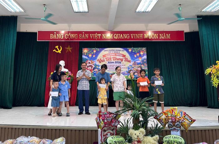 Hoạt động Trung thu diễn ra đầy ý nghĩa tại Nhà văn hóa khu dân cư Bằng B (thuộc Tổ dân phố 17, phường Hoàng Liệt). Ảnh: PV