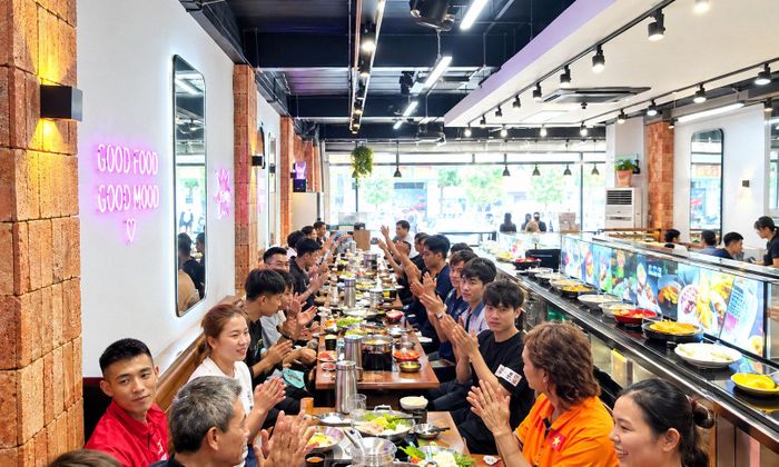 Buổi liên hoan chào đón Trung thu 2026 của thầy trò đội bi sắt Hà Nội. Ảnh: Tuấn Bùi