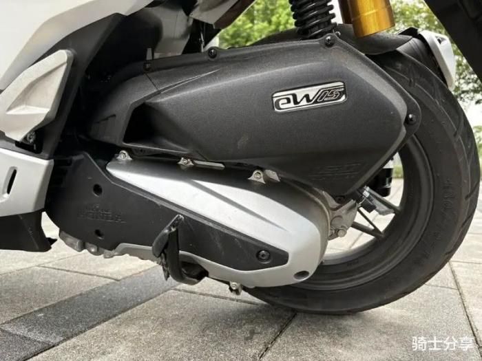 Phiên bản hybrid nhẹ được xây dựng trên nền tảng của bản xăng