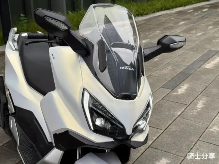 NWZ150 có mức tiêu thụ nhiên liệu khoảng 2,2 lít/100 km.