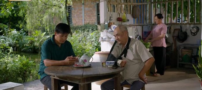 Sang quyết định học nghề để tìm kiếm công việc ổn định trong tương lai. Ảnh VTV