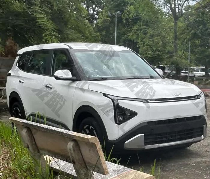 Kia Carens phiên bản nâng cấp được bắt gặp ở Hà Nội - Ảnh: Bí Mật Xe Biz