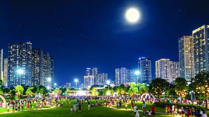 Trung thu là đêm vui của trẻ nhỏ, cũng là ngày để người lớn nhớ mình từng là đứa trẻ ngồi trông trăng. Ảnh internet